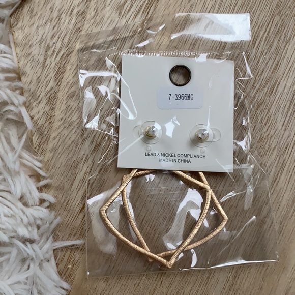 π2X HPπ Clover Abstract Earrings π Brushed Gold - Picture 7 of 9